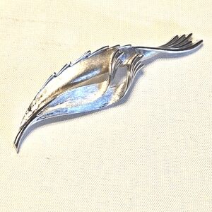 Vintage Crown Trifari Silver-tone Abstract Leaf Brooch Pin